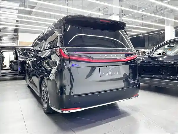 Lexus LM 2023