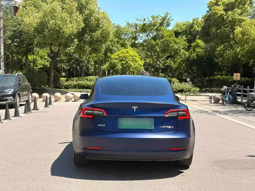 Tesla Model 3 2023 — фото 15