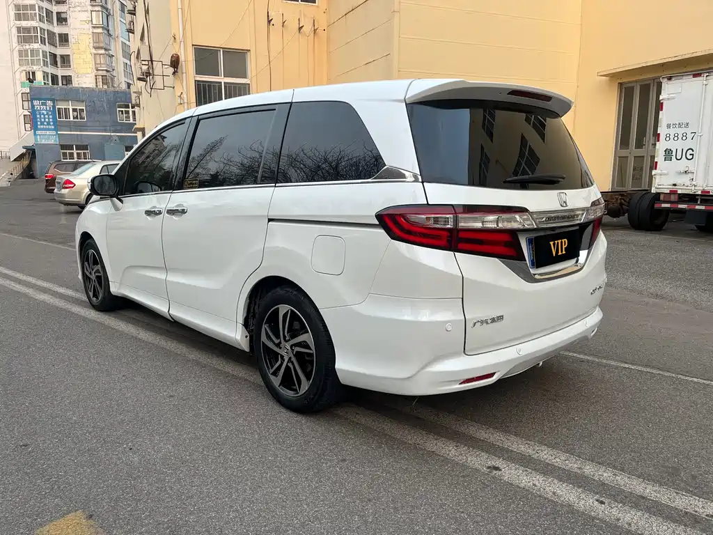 Honda Odyssey 2015 — фото 7