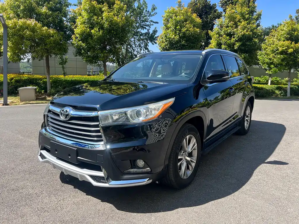 Toyota Highlander 2018 — фото 1