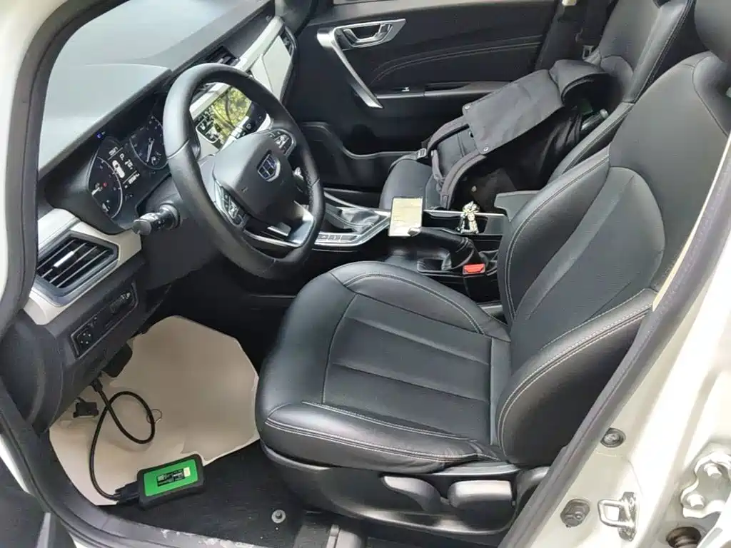 Geely Vision X3 2020 — фото 15