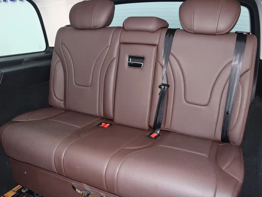 Mercedes-Benz V-Class 2025 — фото 17