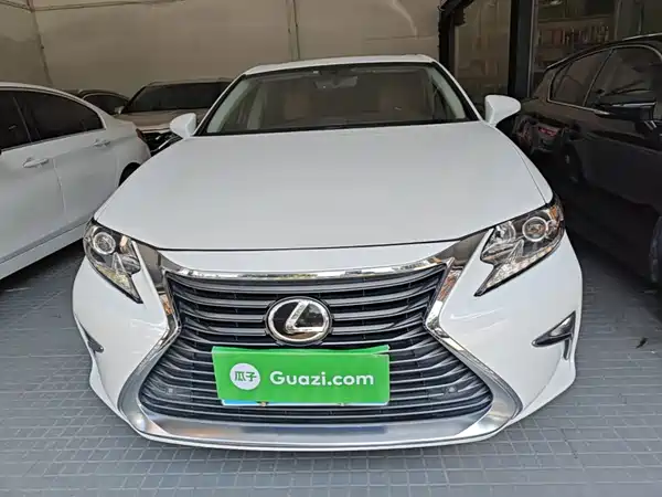 Lexus ES 2016