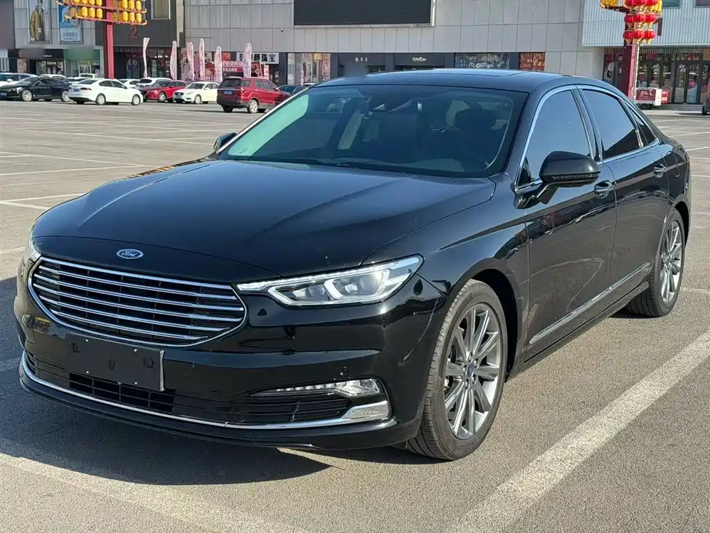Ford Taurus 2021 — фото 1