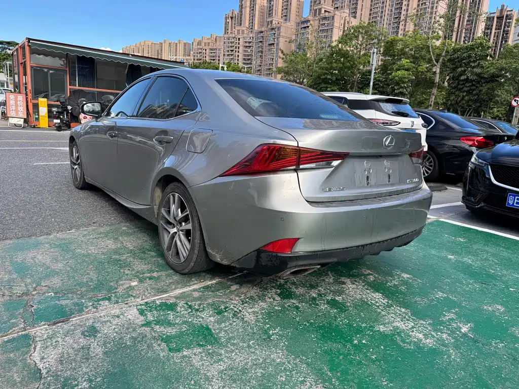 Lexus IS 2018