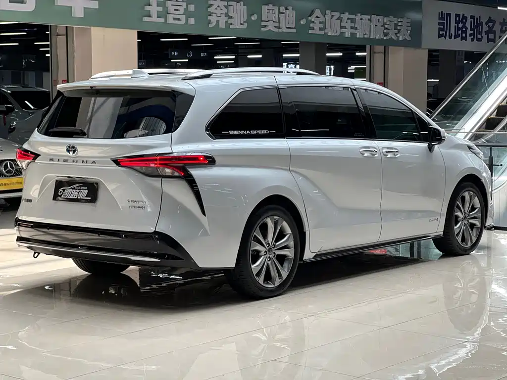 Toyota Sienna 2023 — фото 14