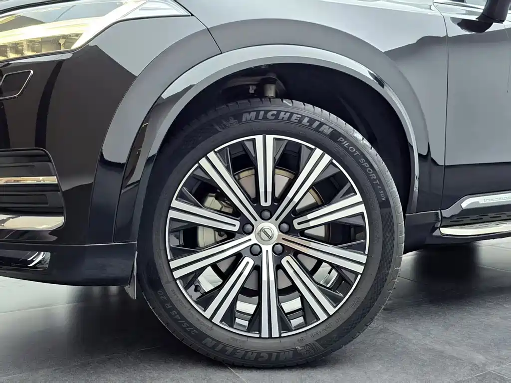 Volvo XC90 2020 — фото 10