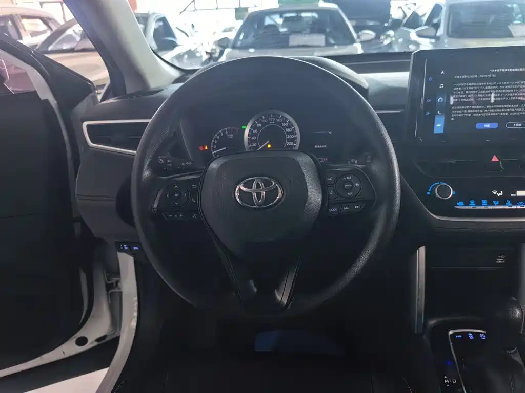 Toyota Corolla Cross 2022 — фото 4