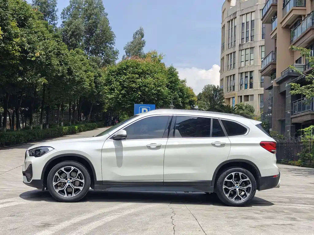 BMW X1 2022 — фото 4