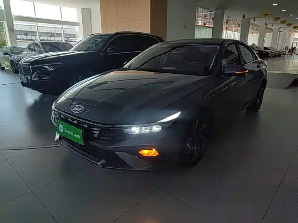 Hyundai Elantra 2024