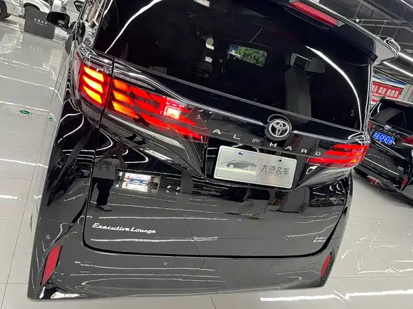 Toyota Alphard 2026
