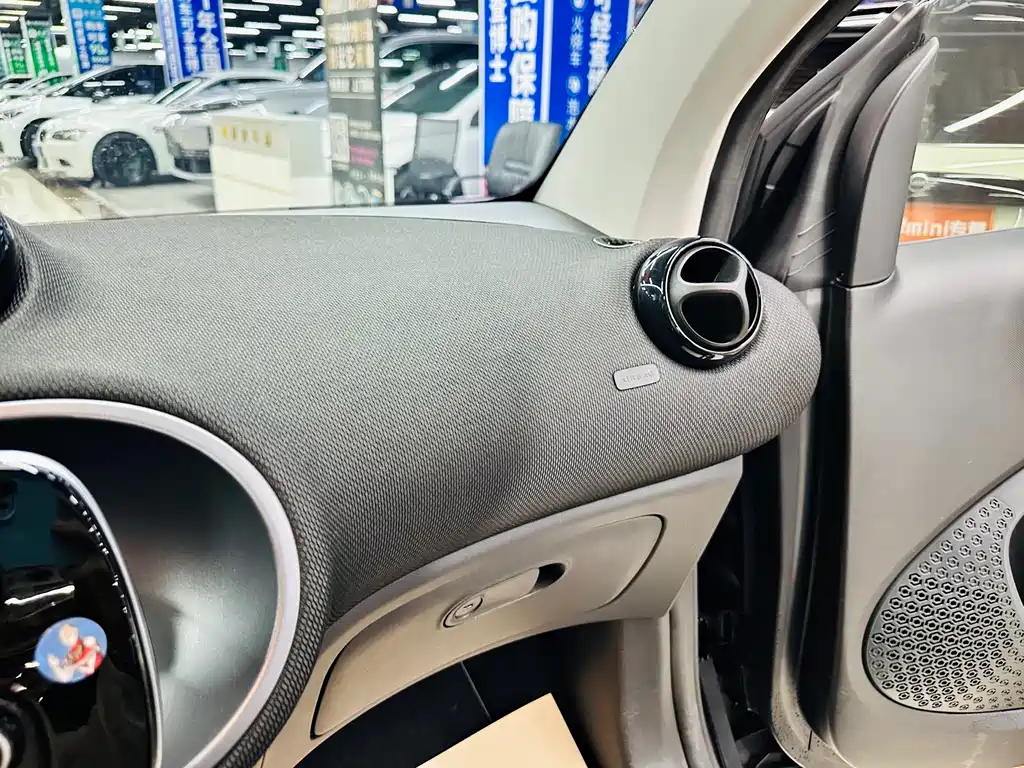 smart fortwo 2019 — фото 31