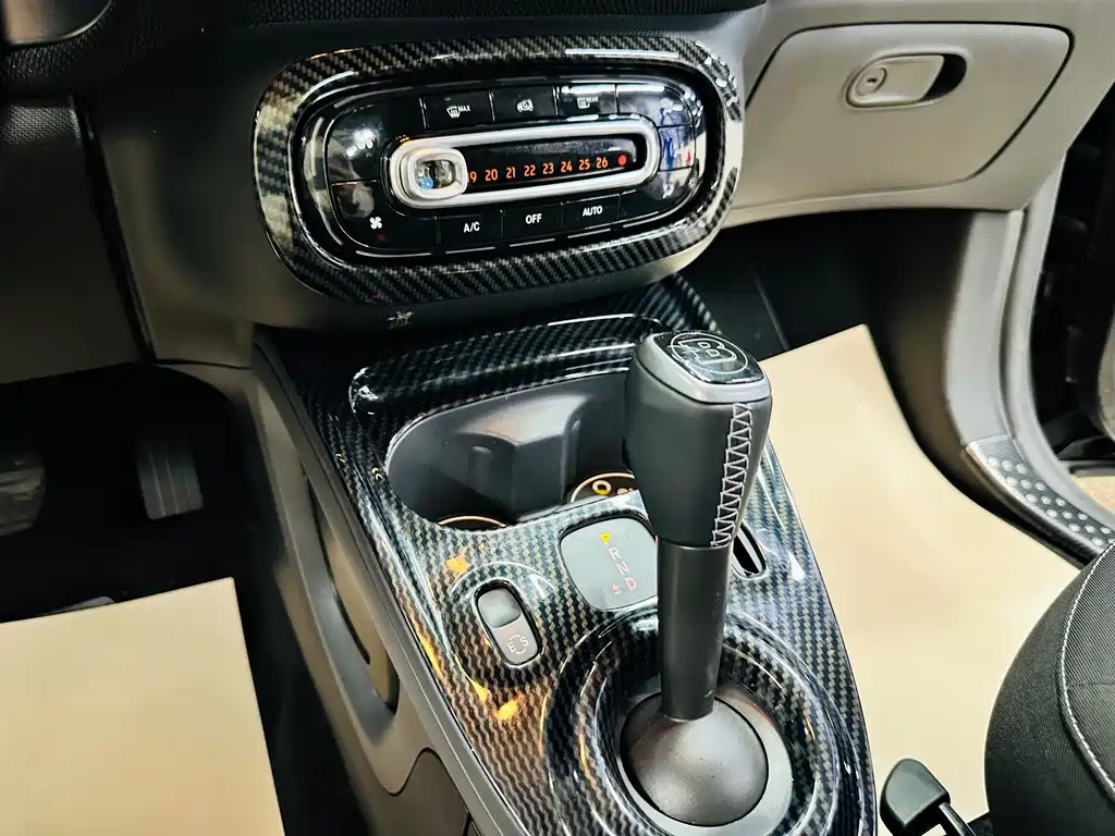 smart fortwo 2019 — фото 35