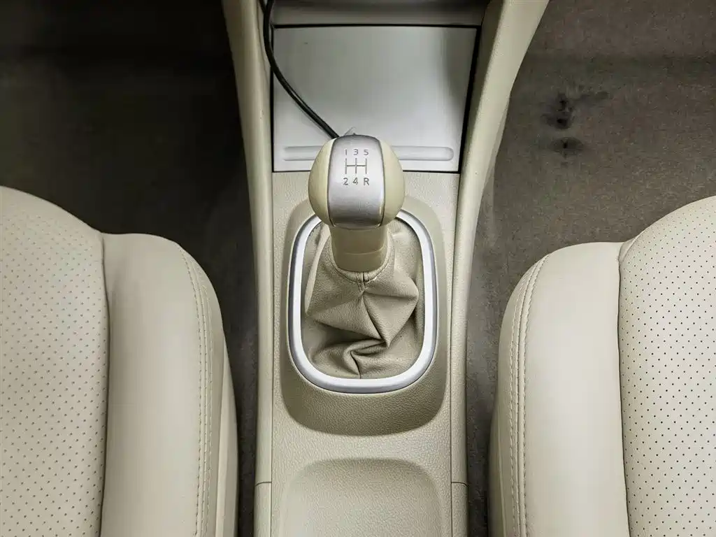 Nissan Sylphy 2013 — фото 13