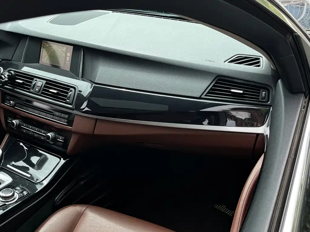 BMW 5 Series 2016 — фото 17