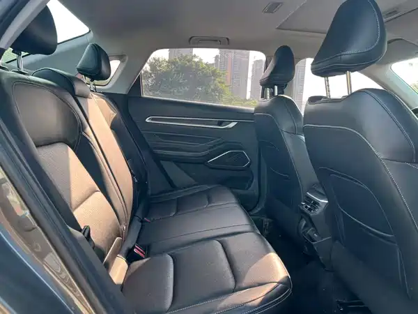 Geely Emgrand 2023