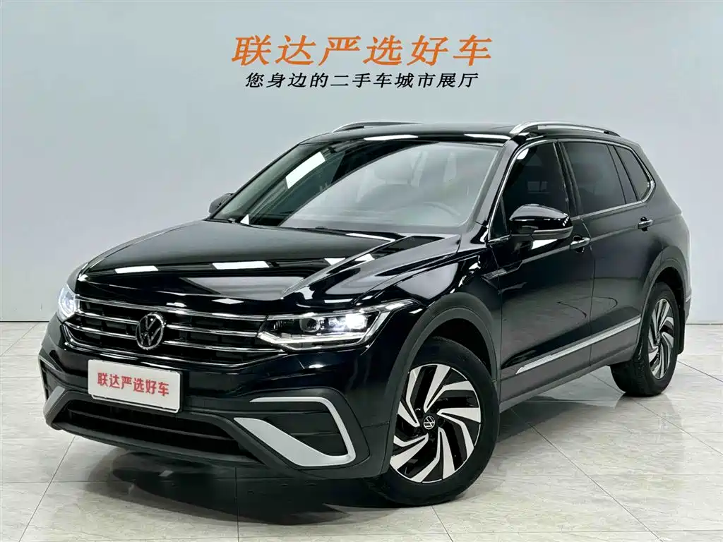 Volkswagen Tiguan L 2023 — фото 1