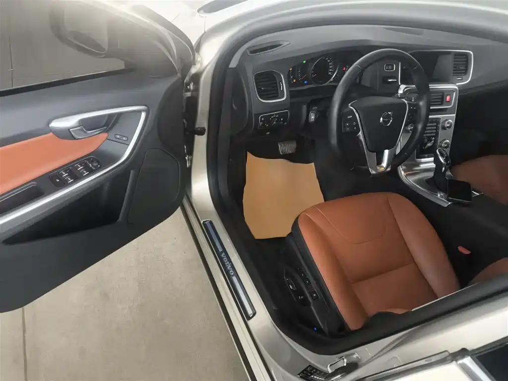 Volvo S60 2019 — фото 12