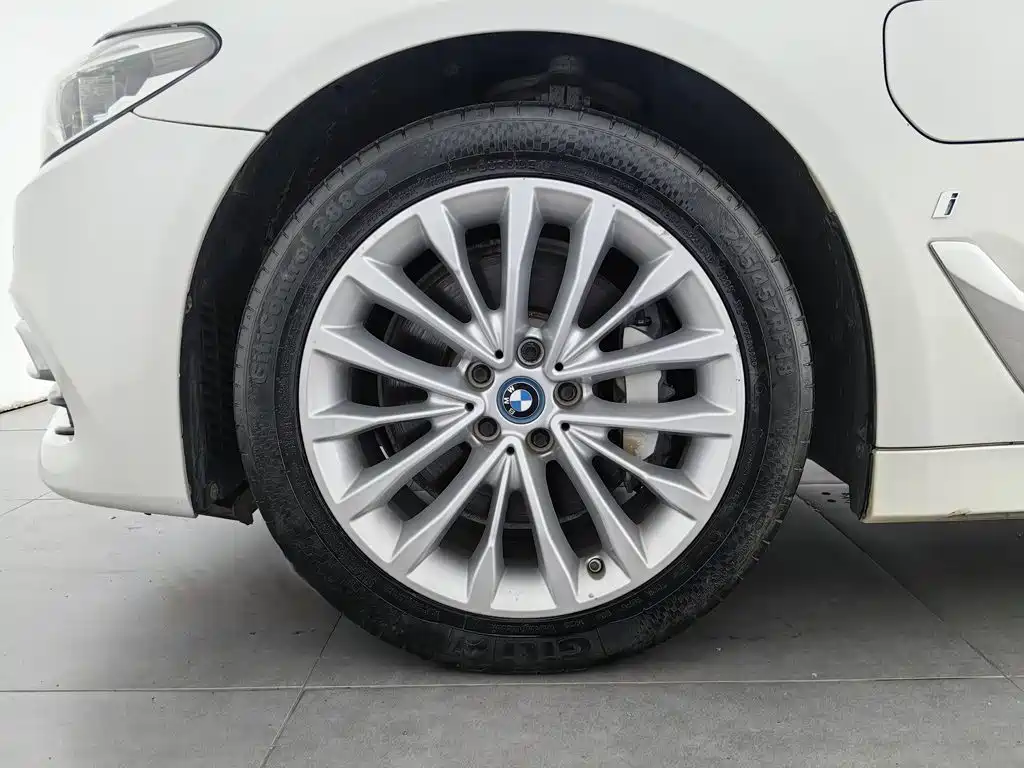 BMW 5 Series New Energy 2019 — фото 17