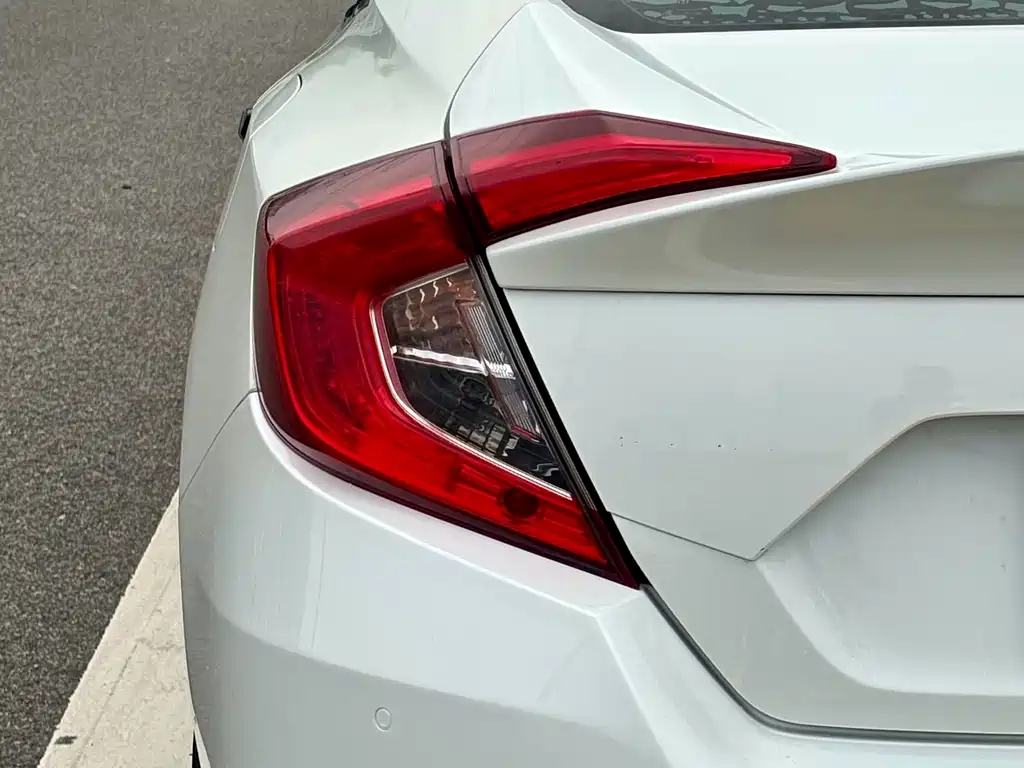 Honda Civic 2017 — фото 10