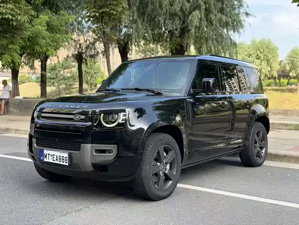 Land Rover Defender 2024