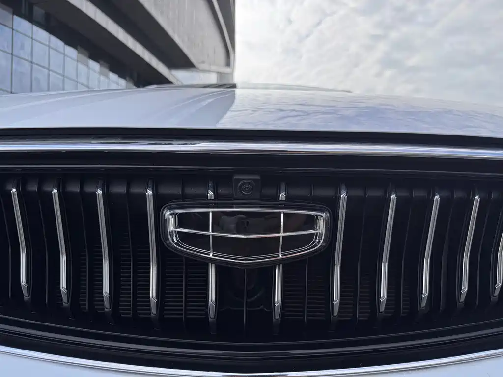 Geely Emgrand 2024