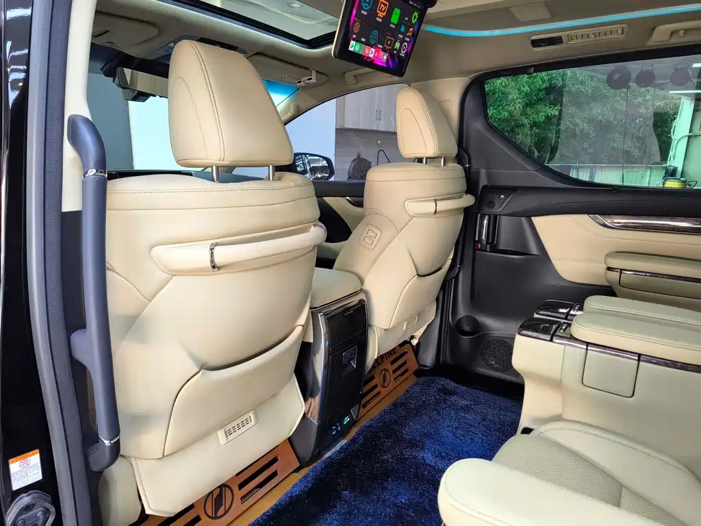Toyota Vellfire 2022 — фото 14