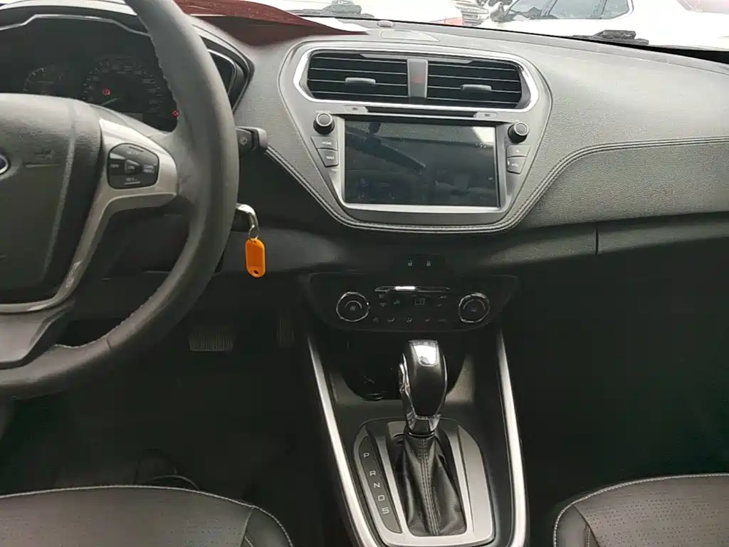 Ford Escort 2018 — фото 13