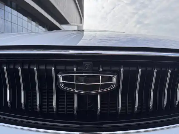 Geely Emgrand 2024