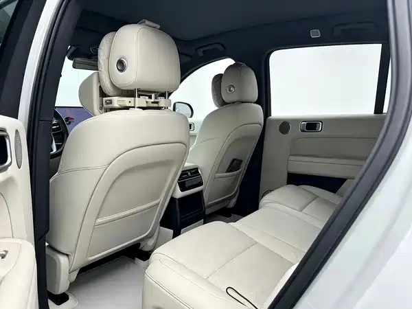 Li Auto L6 2025