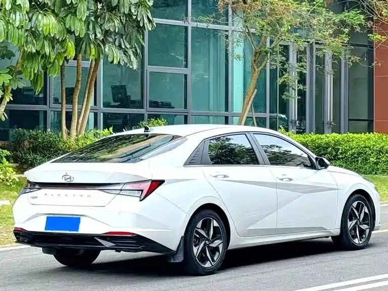 Hyundai Elantra 2021 — фото 13