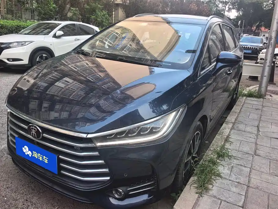 BYD MAX 2018