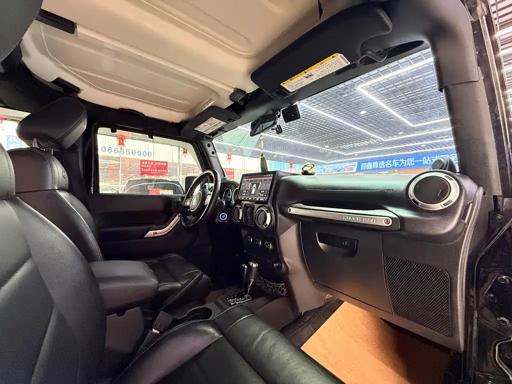 Jeep Wrangler 2013 — фото 13