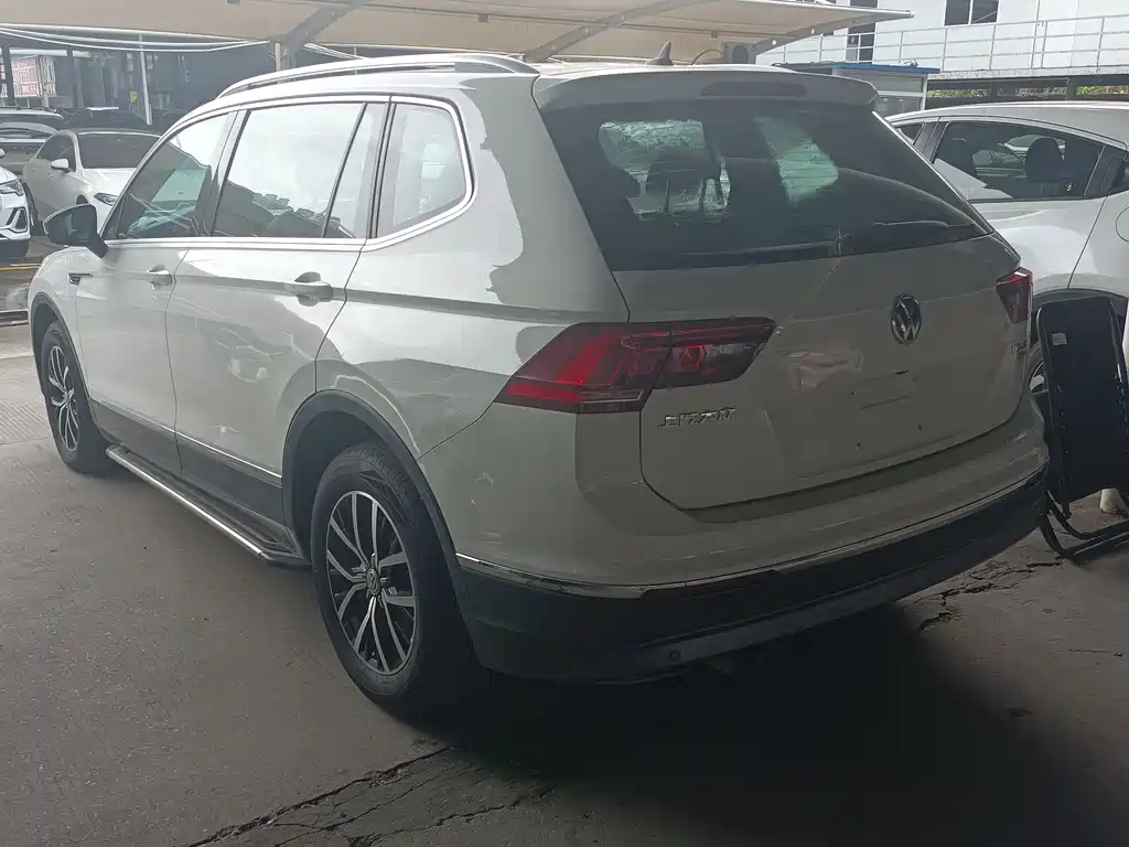Volkswagen Tiguan L 2018 — фото 16