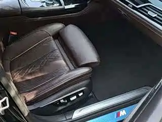 BMW 7 Series 2017 — фото 11