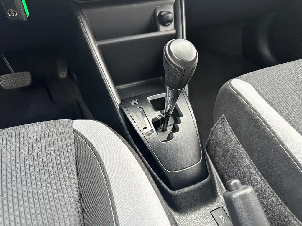 Toyota Yaris L 2020 — фото 18