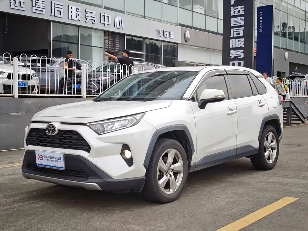 Toyota RAV4 2021 — фото 1