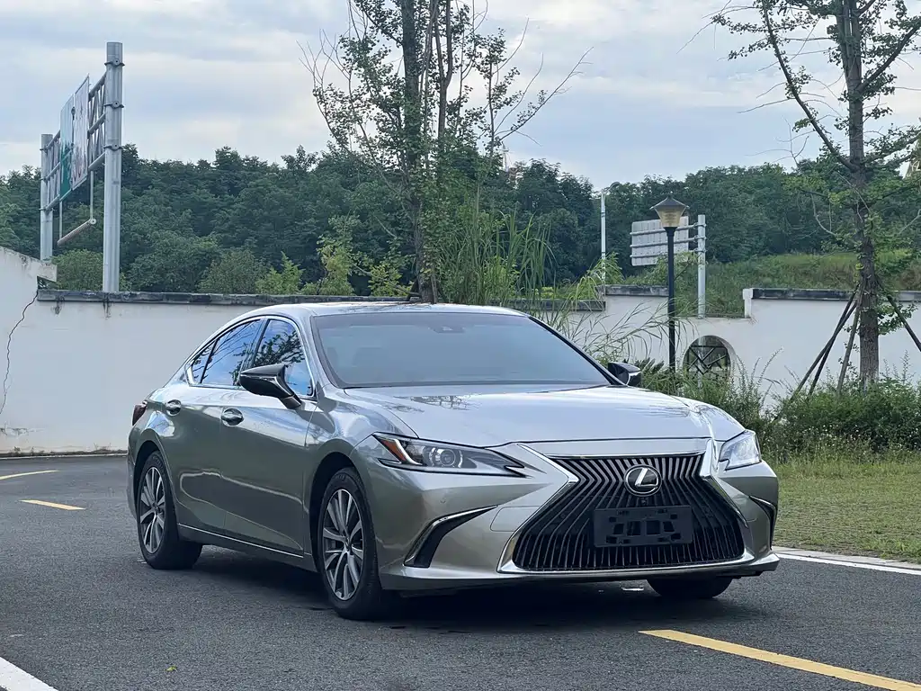 Lexus ES 2019 — фото 3