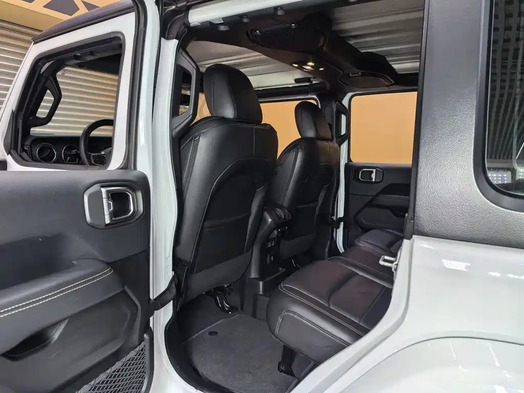 Jeep Wrangler 2019 — фото 12