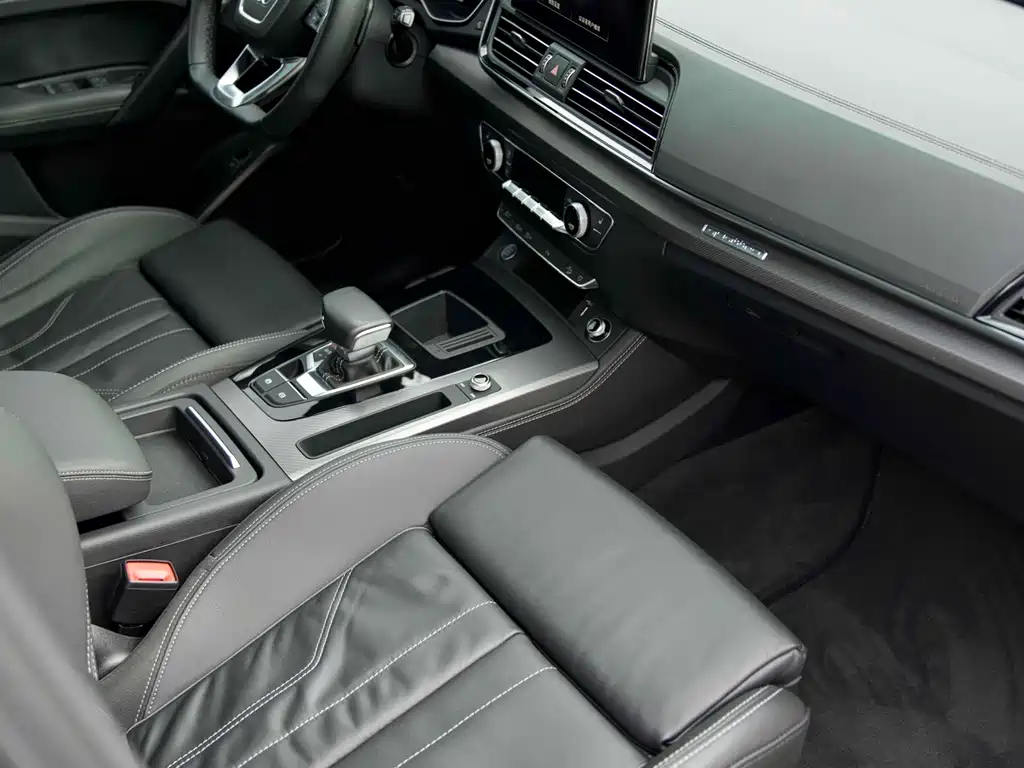 Audi Q5L 2023 — фото 11