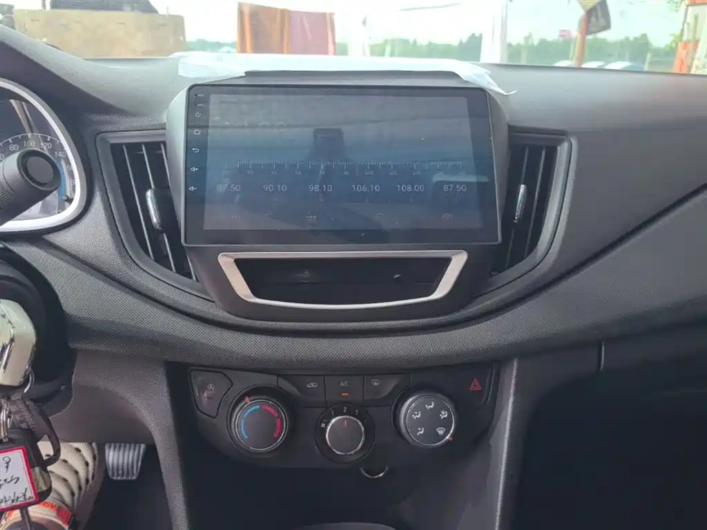Chevrolet Cavalier 2017 — фото 13
