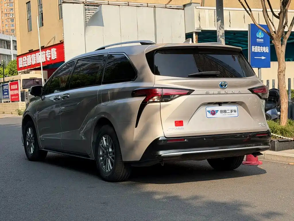 Toyota Sienna 2022 — фото 4