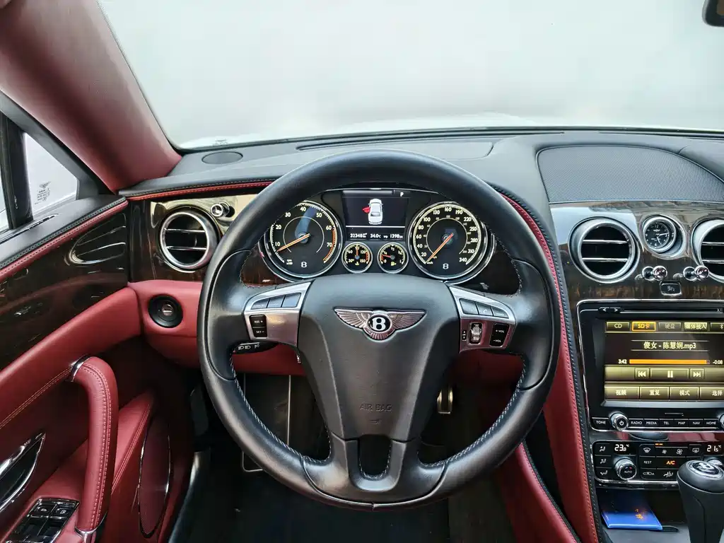 Bentley Flying Spur 2017 — фото 13