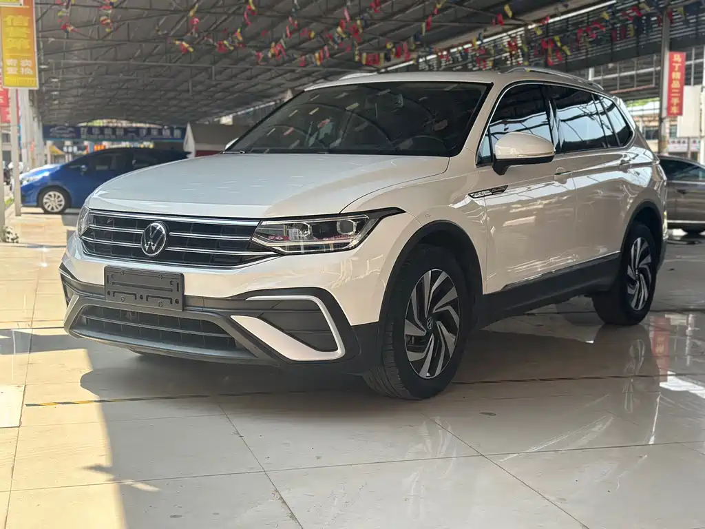 Volkswagen Tiguan L 2022 — фото 1