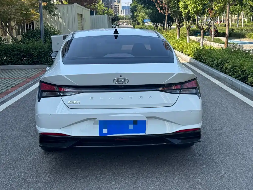 Hyundai Elantra 2023 — фото 9