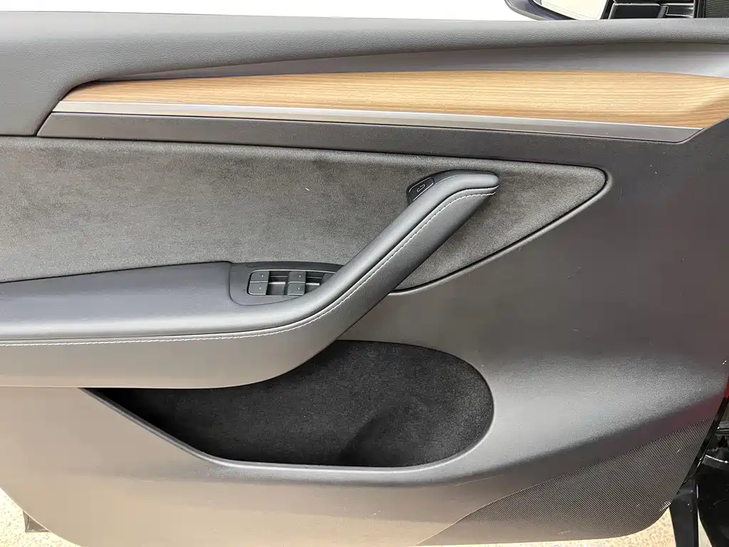 Tesla Model Y 2023 — фото 13