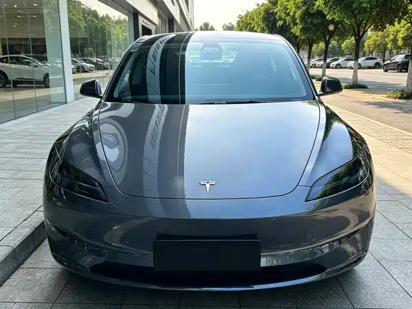 Tesla Model 3 2024