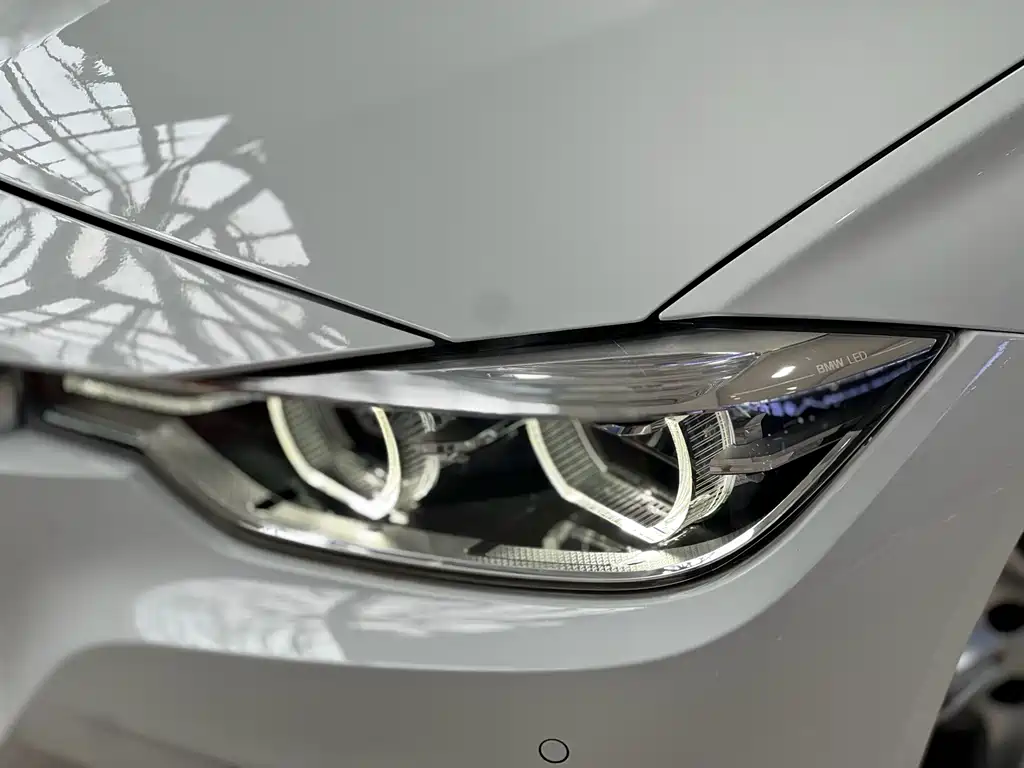 BMW 3 Series 2019 — фото 16