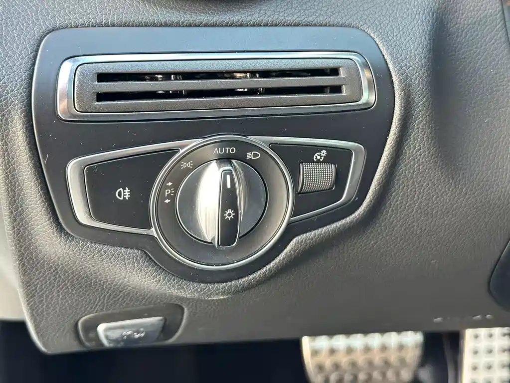 Mercedes-Benz C-Class 2019 — фото 15