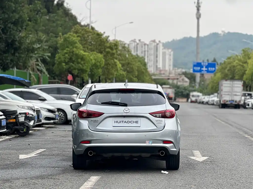 Mazda 3 Axela 2017 — фото 13